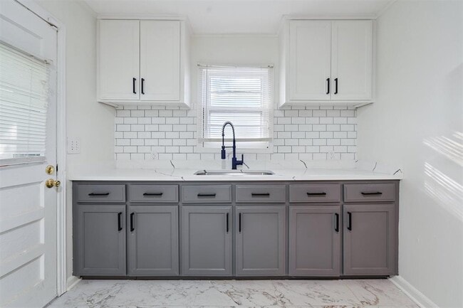 Building Photo - 1406 Sheffield Rd