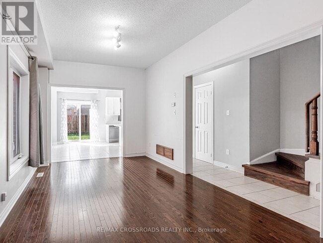 Building Photo - 81 Lahore Crescent