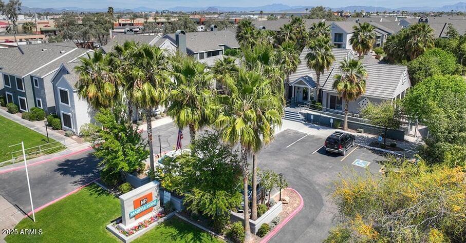 Foto principal - 445 S Dobson Rd