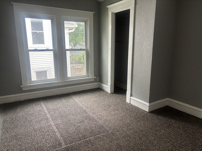 Building Photo - 1725 D Ave NE