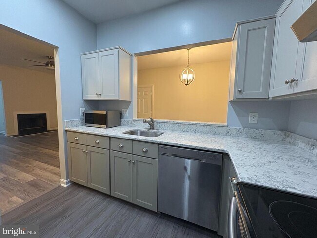 Foto del edificio - 606 Moonglow Rd