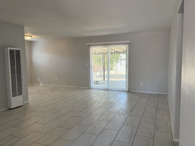 Foto del edificio - 18938 Live Oak St