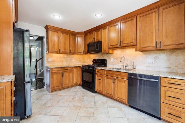 Building Photo - 10150 Village Knolls Ct