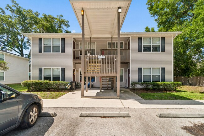 Foto del edificio - 702 Meadowbrook Dr