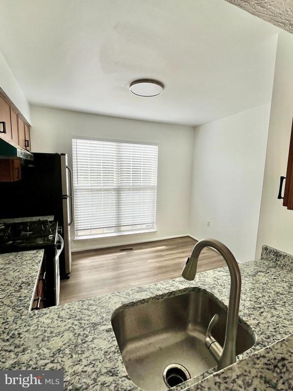 Building Photo - 422 Nikki Terrace SE
