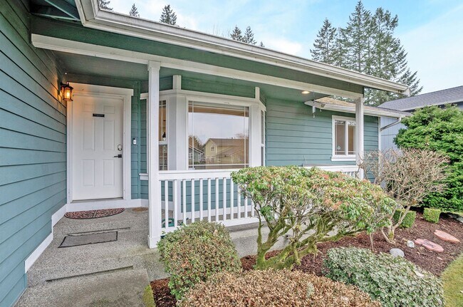 Foto del edificio - Spacious 3-Bedroom Home with Deck & Fenced Yard