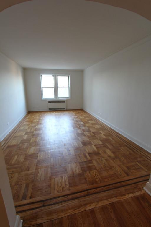 Foto del edificio - 1 bedroom in Sunnyside NY 11104