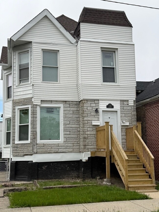 Building Photo - 7326 S Woodlawn Ave