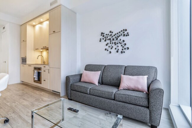 Building Photo - 480 Front St W