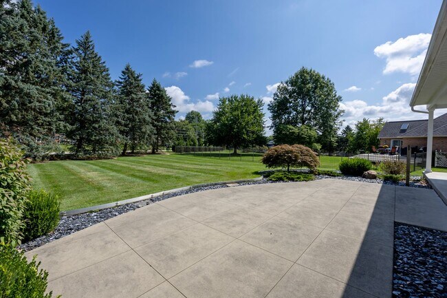 Foto del edificio - 2373 Canterbury Ln