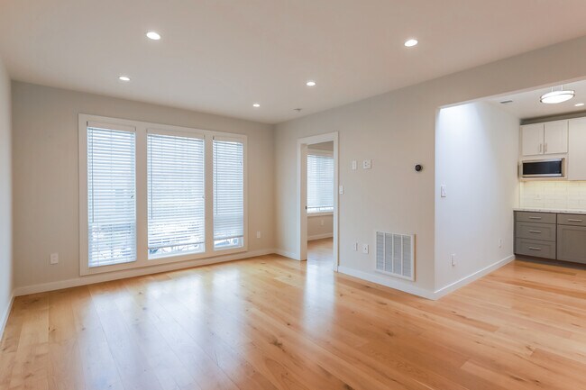 Foto del edificio - 107 Maddux Ave