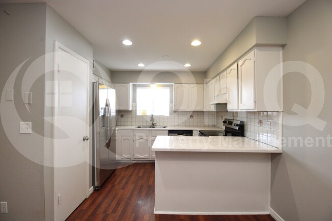 Building Photo - 2522 E Don Carlos Ave