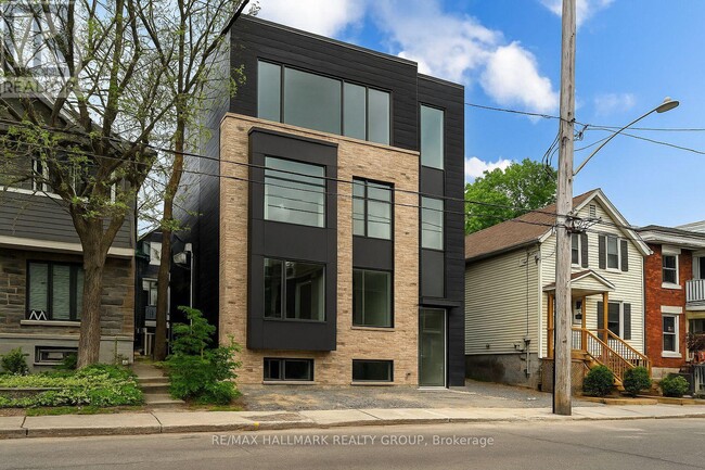 Building Photo - 22 Sims Ave