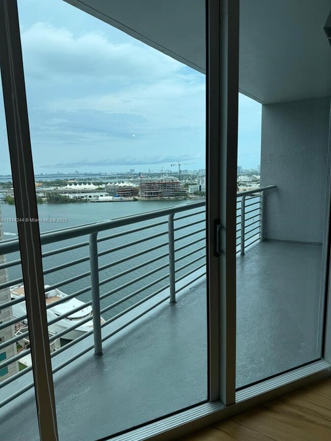 Building Photo - 335 S Biscayne Blvd