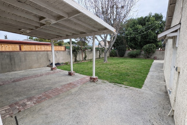 Building Photo - 5422 Montair Ave