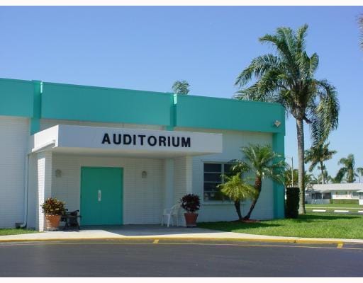 Building Photo - 2556 Dudley Dr E