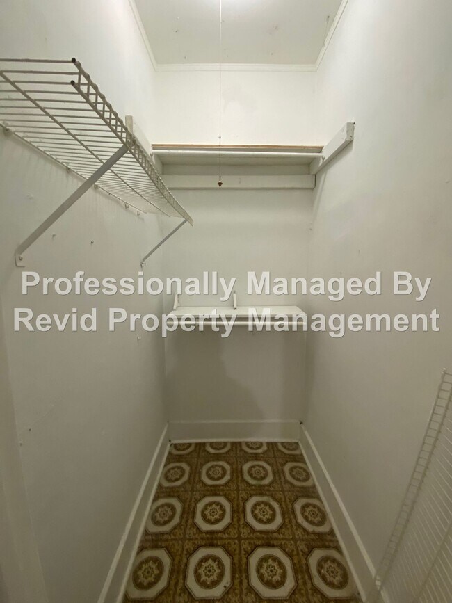 Foto del edificio - 1 Bed 1 Bath Apartment in Midtown!
