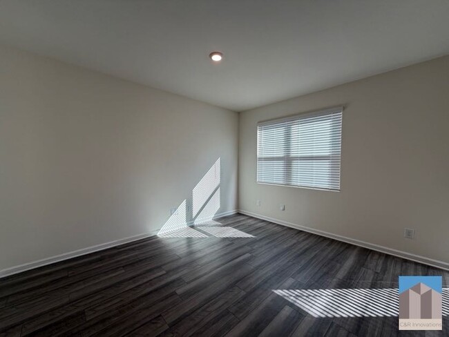 Building Photo - 3520 Condor Ct SW