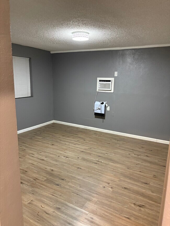 Foto del edificio - 7825 Troost Ave
