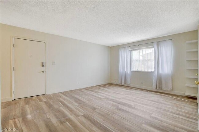 Foto del edificio - 3841 Daisy St