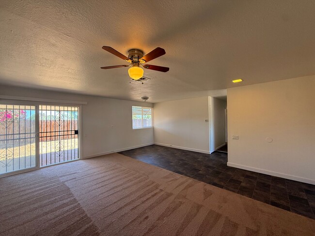 Building Photo - Charming 3BR Home with Spacious Yard in El...