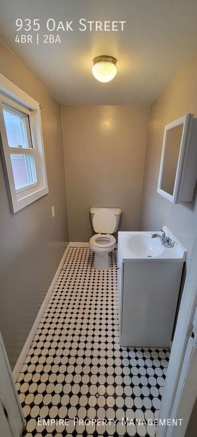 Building Photo - 4 Bedroom/1.5 Bathroom Townhouse in Allent...
