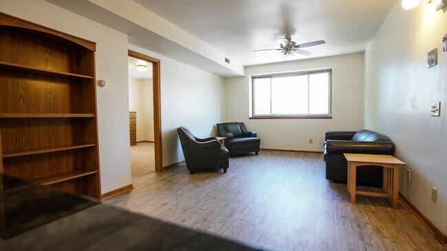 Foto del edificio - 415 N Henry St