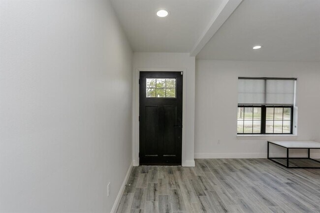 Foto del edificio - 611 Blue Willow Dr