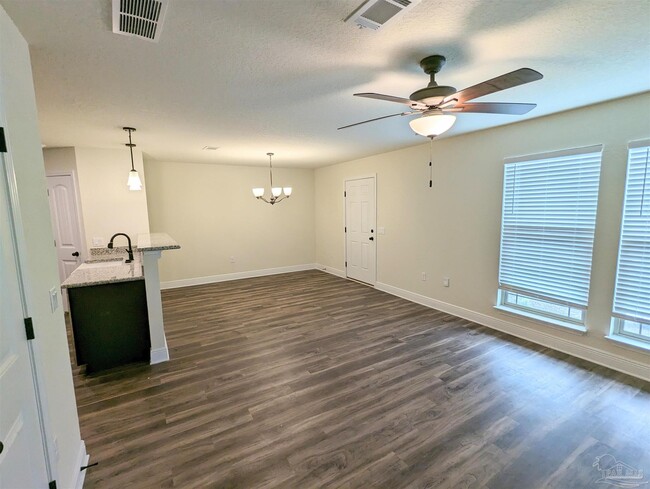 Building Photo - 5053 Peach Dr