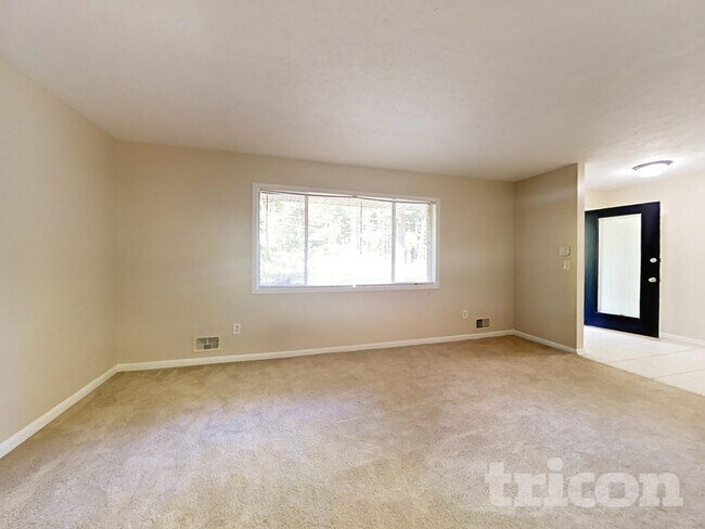 Building Photo - 543 Barbashela Cir