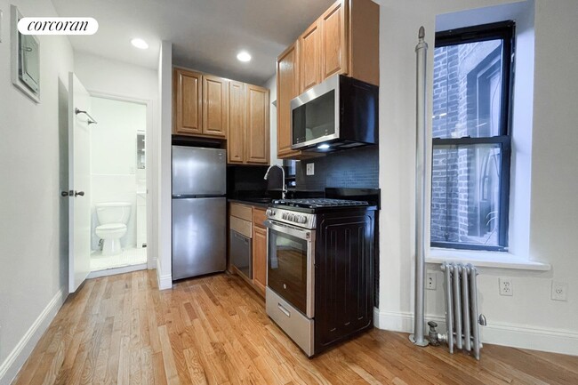 Foto del edificio - 423 E 81st St