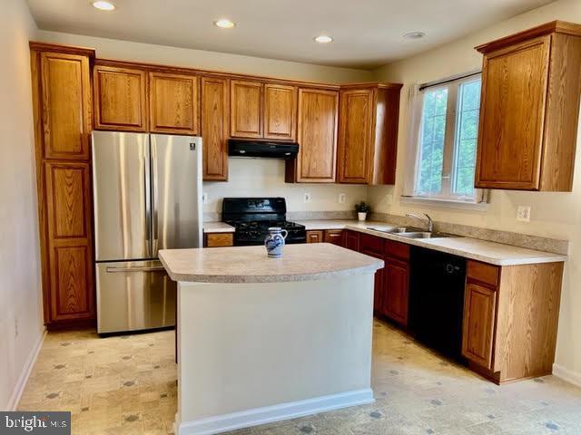 Building Photo - 4651 Carisbrooke Ln
