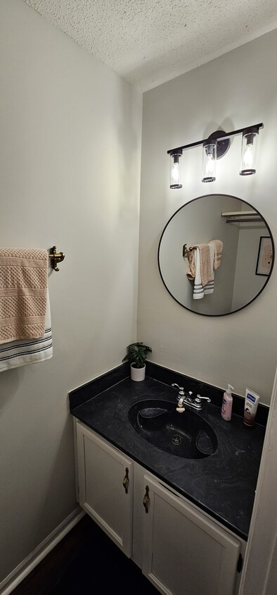 Foto principal - 6243 Crest Green Rd