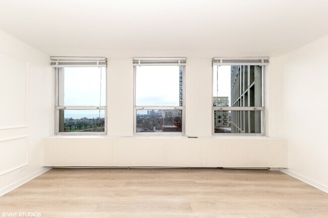 Foto del edificio - 2626 N Lakeview Ave