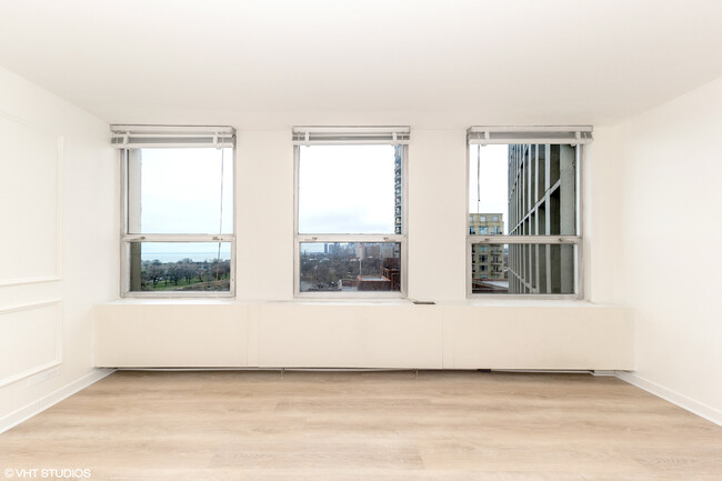 Building Photo - 2626 N Lakeview Ave