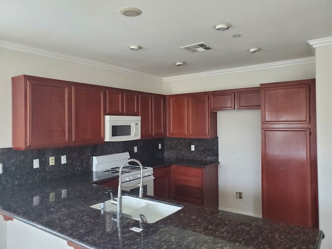 Foto del edificio - 2bd/2ba Condo in Gated Community in Perris