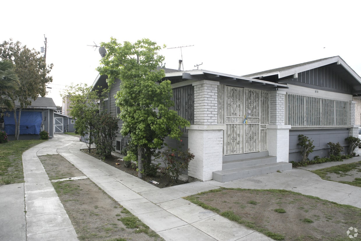 Building Photo - 8128 Seville Ave