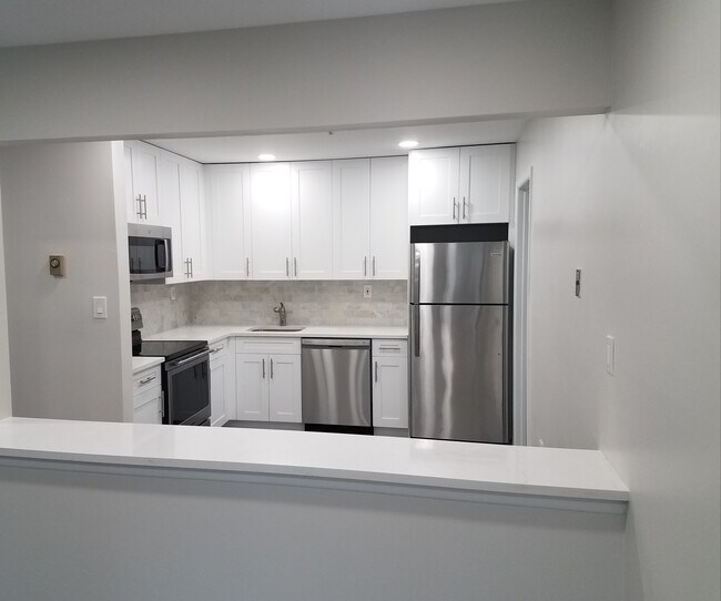 Building Photo - 105 Amberly Dr