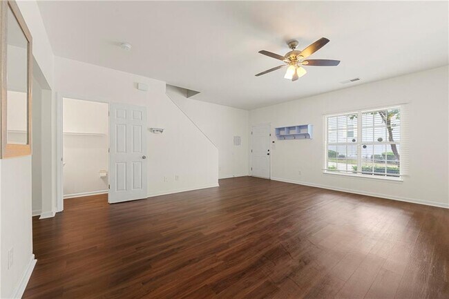 Building Photo - 2525 Walden Lake Dr