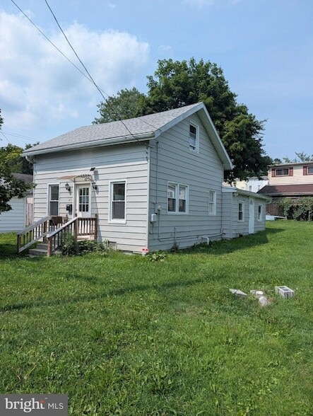 Building Photo - 411 E Cherry St