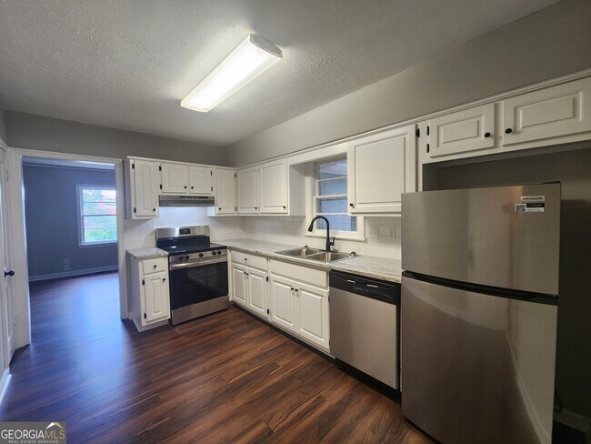 Foto del edificio - 4117 Lake Dr