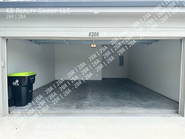 Building Photo - Newer Single Level 2 Bed 2 Car Attached Vi...