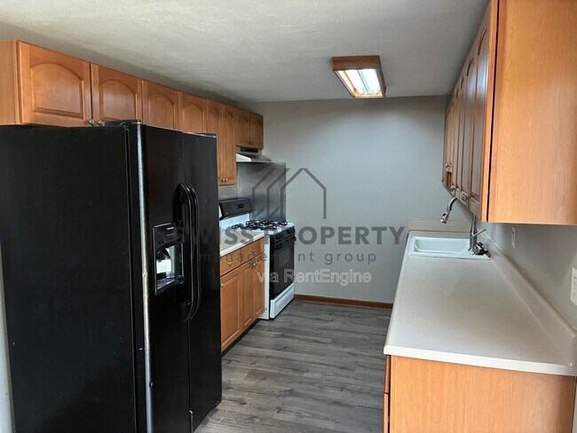 Building Photo - 5071 Albany Dr