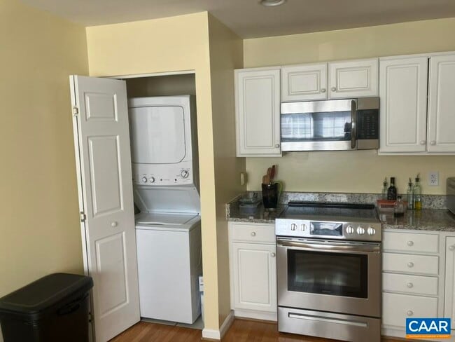 Building Photo - 1420 Lilac Ct