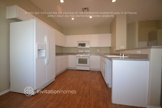 Building Photo - 8952 Happy Stream Ave