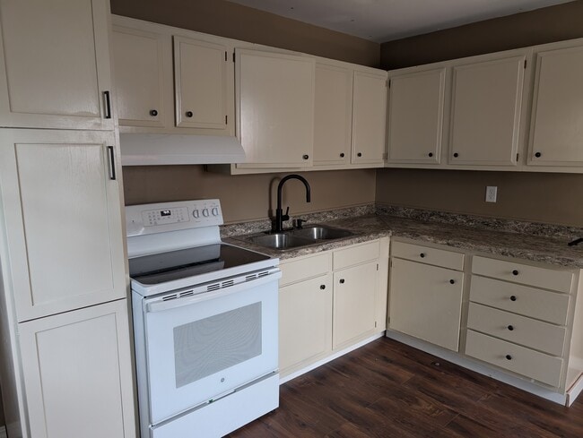 Building Photo - 1805 Southwood Dr