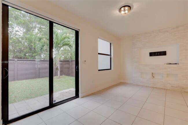 Foto del edificio - 15826 NW 91st Ave