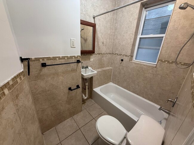 Building Photo - 129 W 54th St