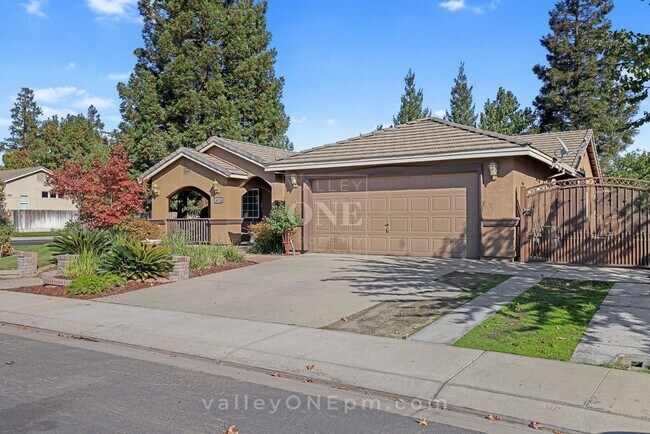 Foto del edificio - Single Story 4 Bedroom PET-FRIENDLY Home I...