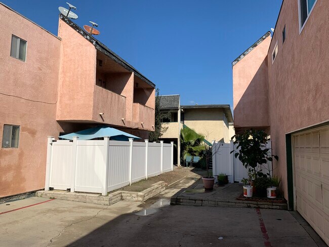 Foto del edificio - 11827 Ferris Rd